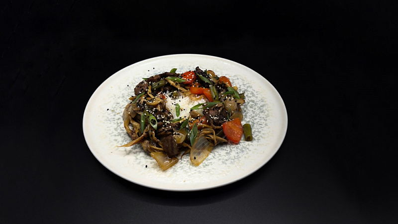 Говядина в устричном соусе .