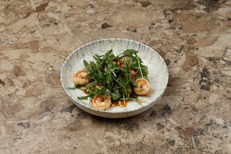 Салат с креветками и авокадо