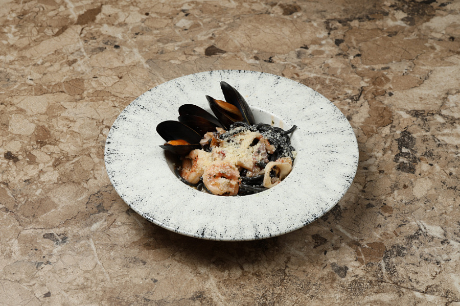 Спагетти Неро с Морепродуктами 