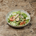 Салат с лососем и авокадо