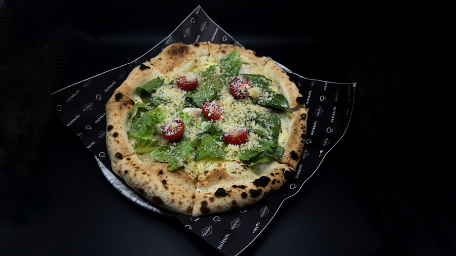 Пицца с курицей и романо