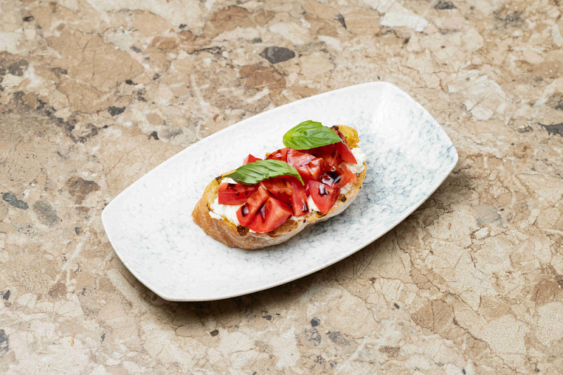 Брускетта Страчателла и Томат 