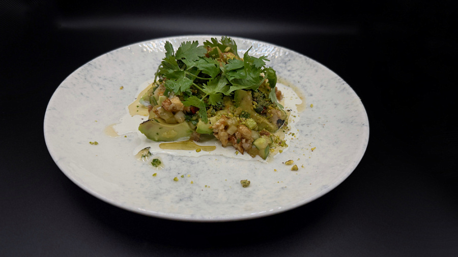 Салат Авокадо гриль с угрем