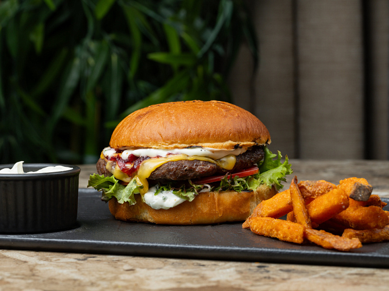 Шеф Бургер  с батат фри 