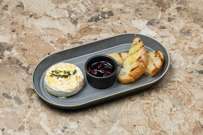 Запеченый французский камамбер