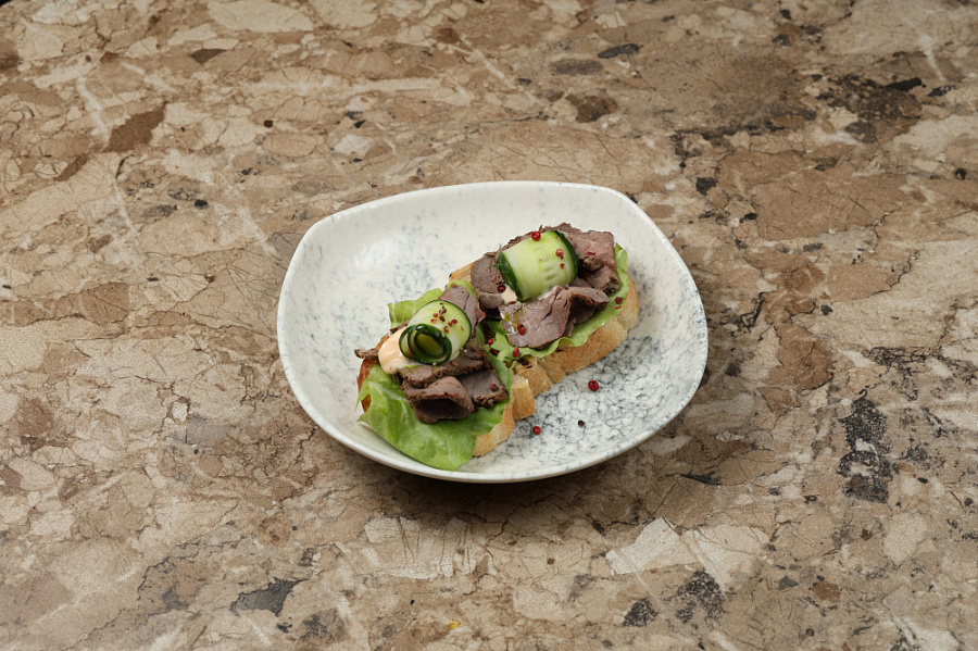 Брускетта с ферм.говядиной