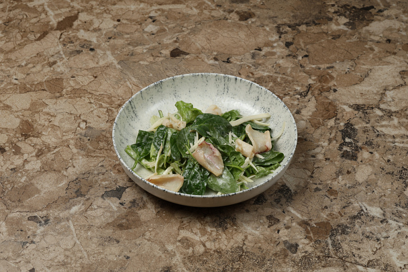 Салат с кальмаром