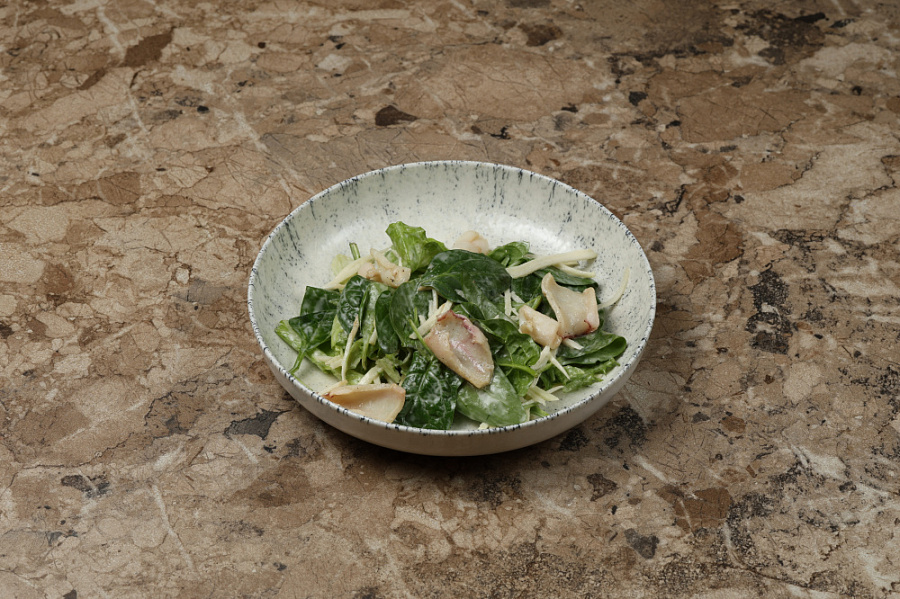 Салат с кальмаром