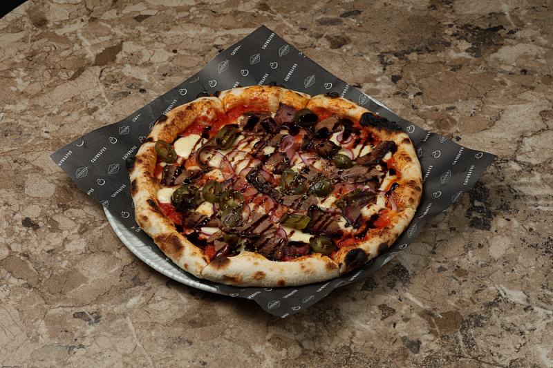 Пицца с Брискетом и халапенью